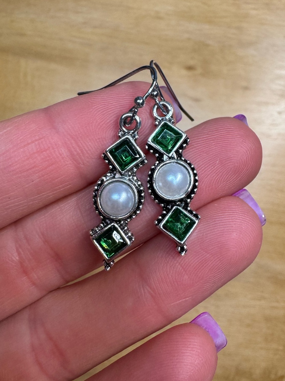 NWT Silver-Tone Green Crystal & Pearl Drop Earrings